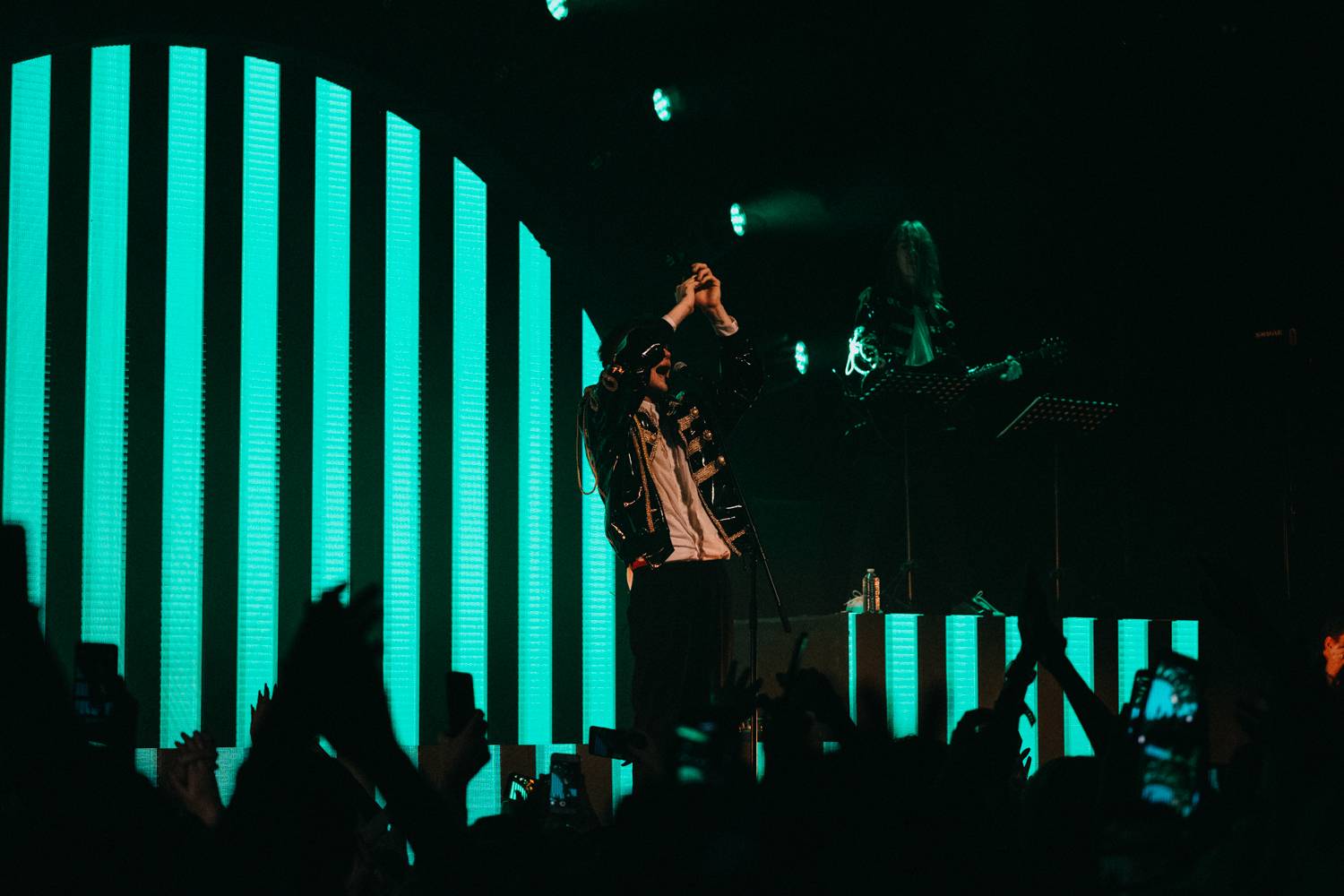 Mikolase Josefa v Roxy nechtěly fanynky pustit z pódia