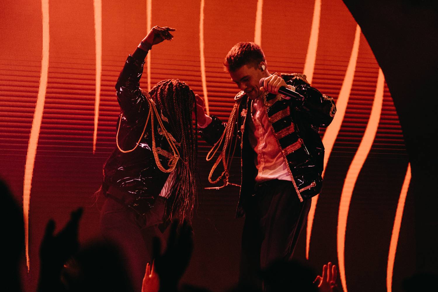 Mikolase Josefa v Roxy nechtěly fanynky pustit z pódia