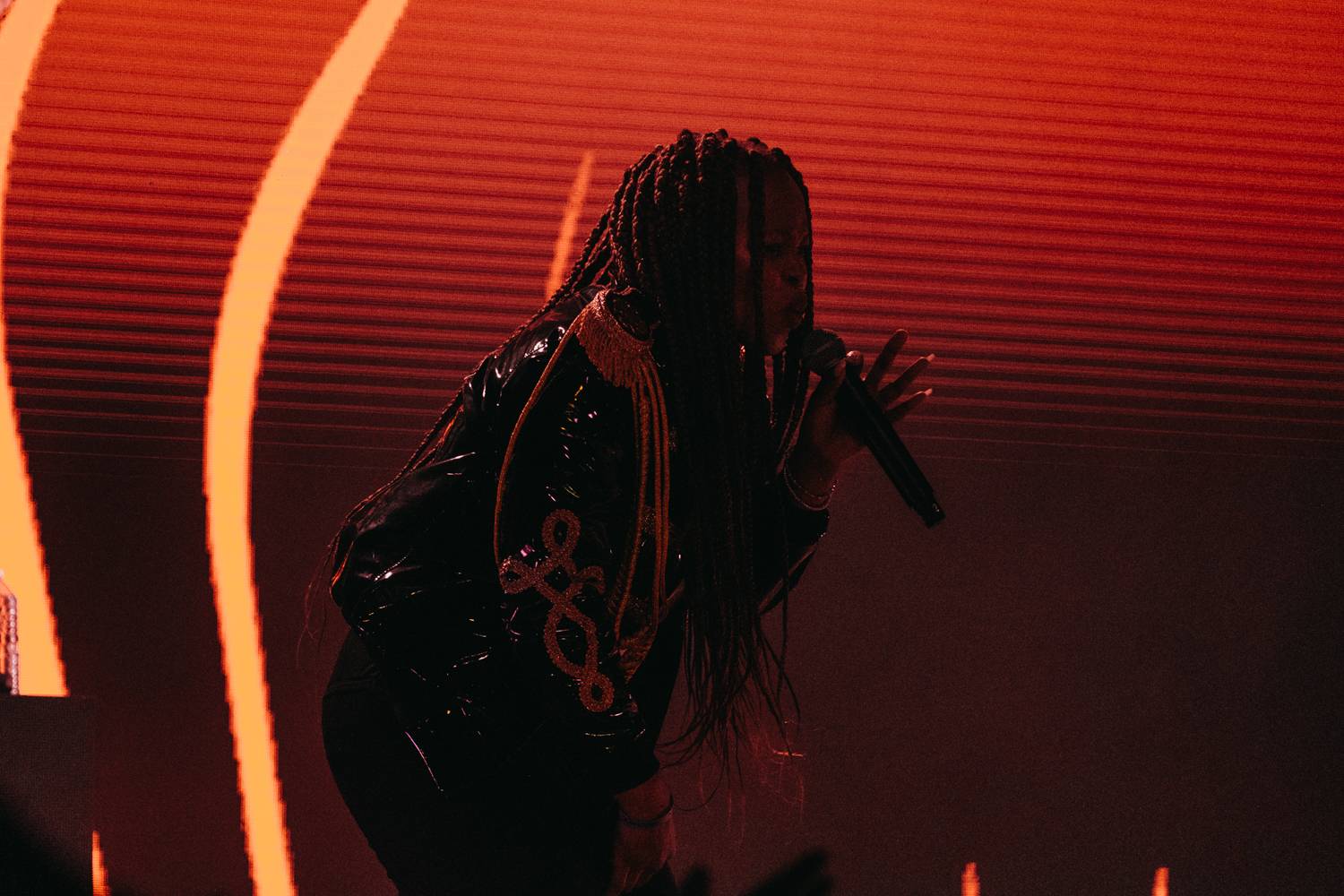 Mikolase Josefa v Roxy nechtěly fanynky pustit z pódia