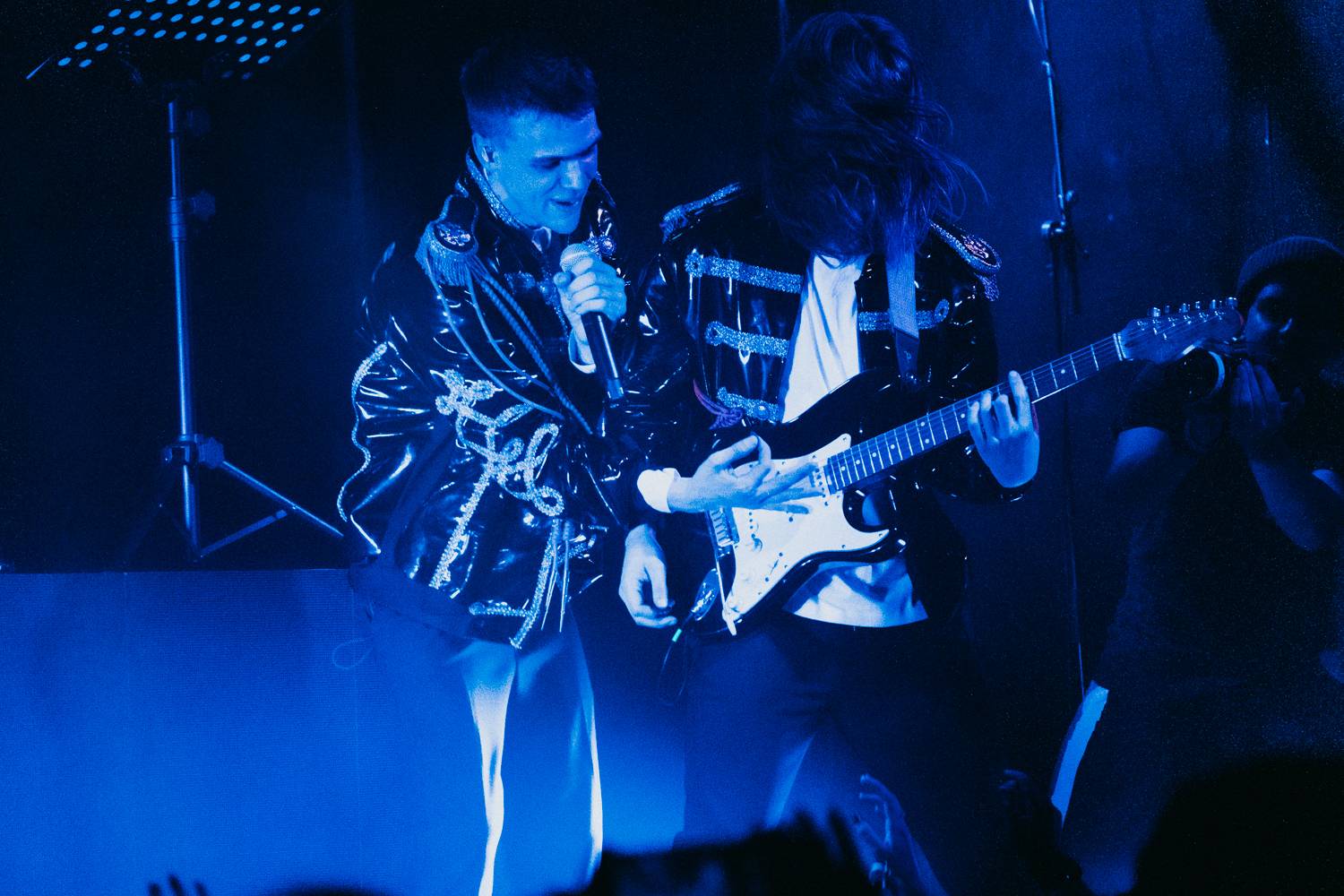 Mikolase Josefa v Roxy nechtěly fanynky pustit z pódia