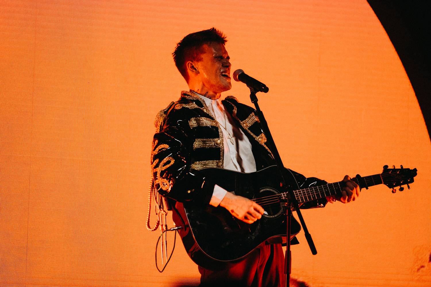 Mikolase Josefa v Roxy nechtěly fanynky pustit z pódia