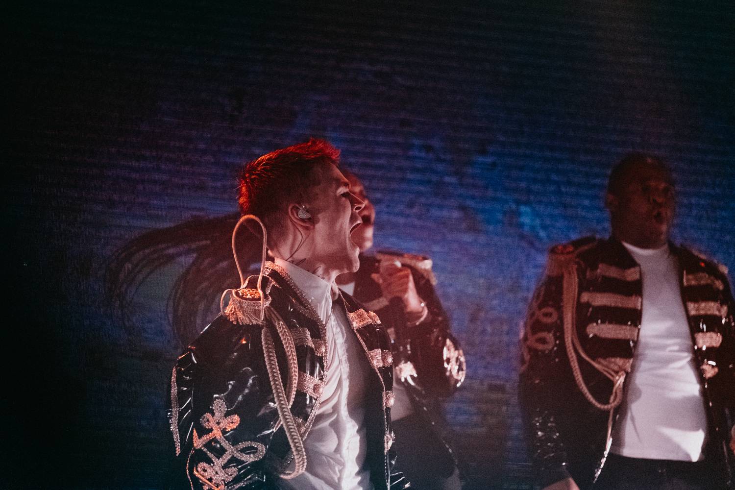 Mikolase Josefa v Roxy nechtěly fanynky pustit z pódia