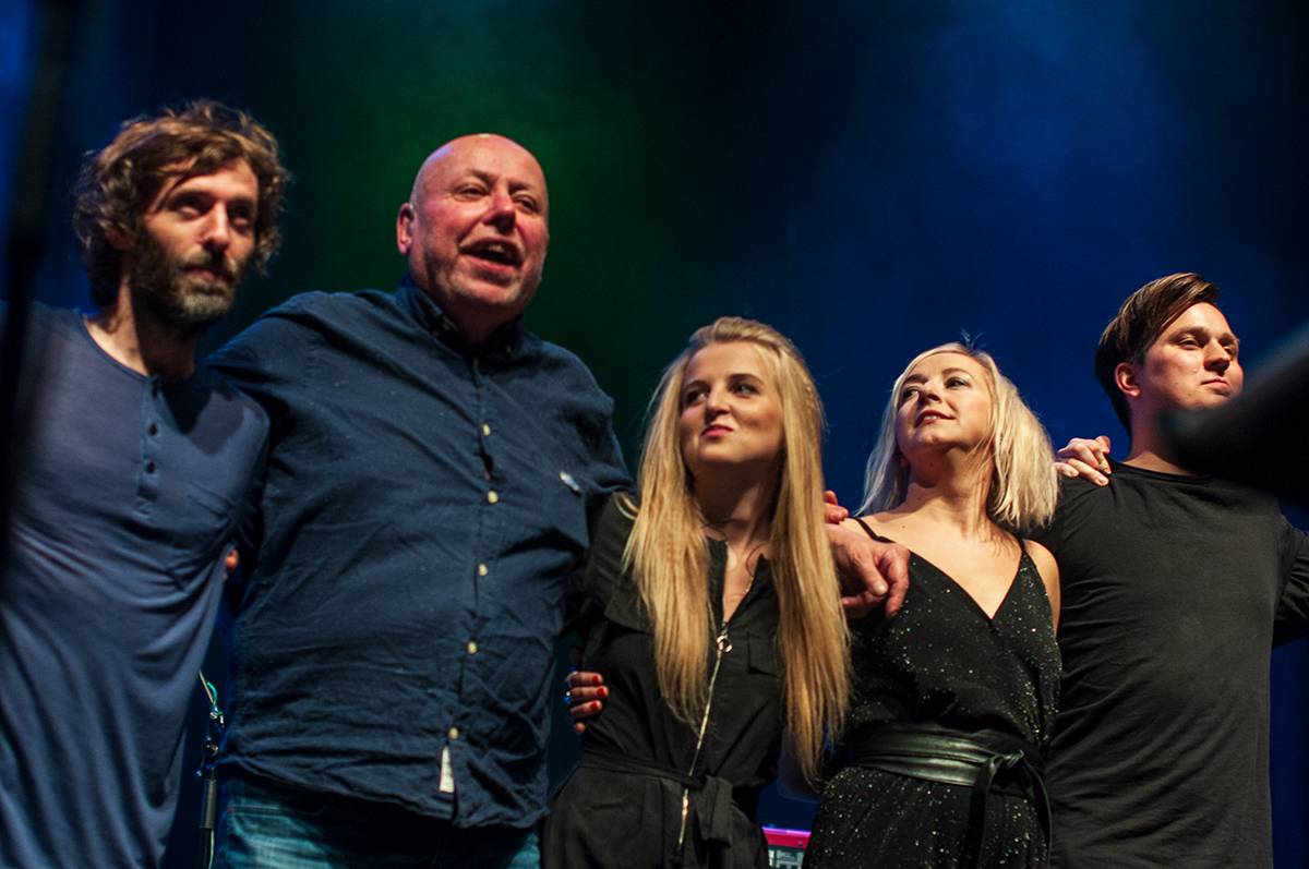 Michal Ambrož & Hudba Praha rozezpívali Akropoli. Přišel i David Koller, nechyběly vzpomínky na Havla