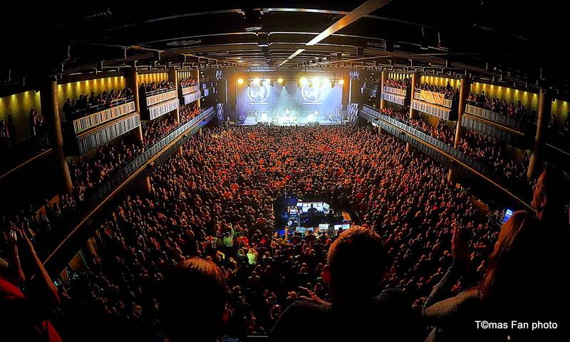 Největší koncert v dějinách fixího lidu. Vypsaná Fixa se ve Foru Karlín pořádně rozepsala