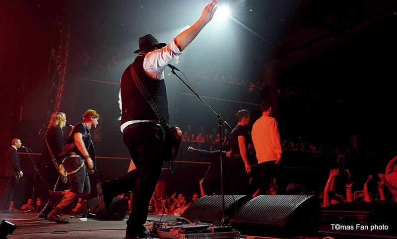 Největší koncert v dějinách fixího lidu. Vypsaná Fixa se ve Foru Karlín pořádně rozepsala