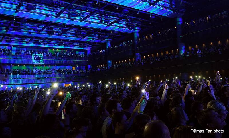 Největší koncert v dějinách fixího lidu. Vypsaná Fixa se ve Foru Karlín pořádně rozepsala