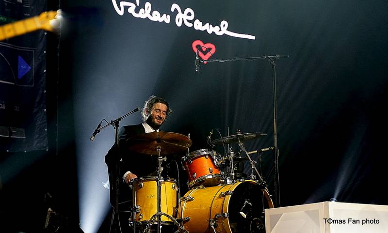 Největší koncert v dějinách fixího lidu. Vypsaná Fixa se ve Foru Karlín pořádně rozepsala