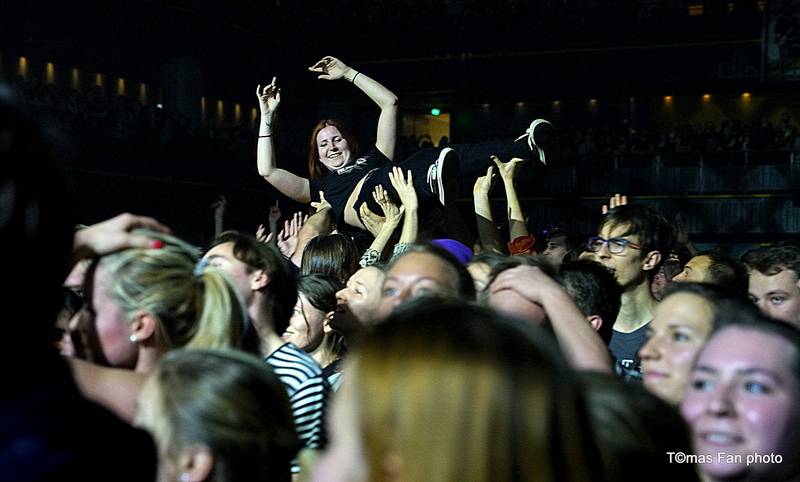 Největší koncert v dějinách fixího lidu. Vypsaná Fixa se ve Foru Karlín pořádně rozepsala