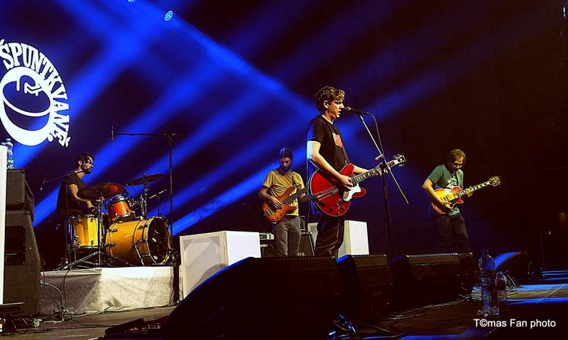 Největší koncert v dějinách fixího lidu. Vypsaná Fixa se ve Foru Karlín pořádně rozepsala