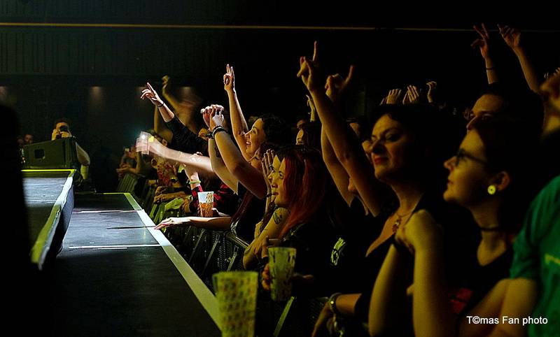 Největší koncert v dějinách fixího lidu. Vypsaná Fixa se ve Foru Karlín pořádně rozepsala