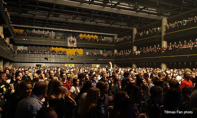 Největší koncert v dějinách fixího lidu. Vypsaná Fixa se ve Foru Karlín pořádně rozepsala