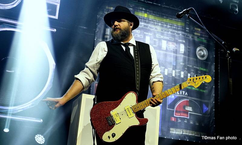 Největší koncert v dějinách fixího lidu. Vypsaná Fixa se ve Foru Karlín pořádně rozepsala