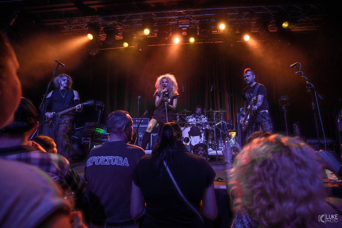 Monkey Business dorazili s Přísliby východního funku i do Brna. V klubu Fléda rozpoutali energickou show 