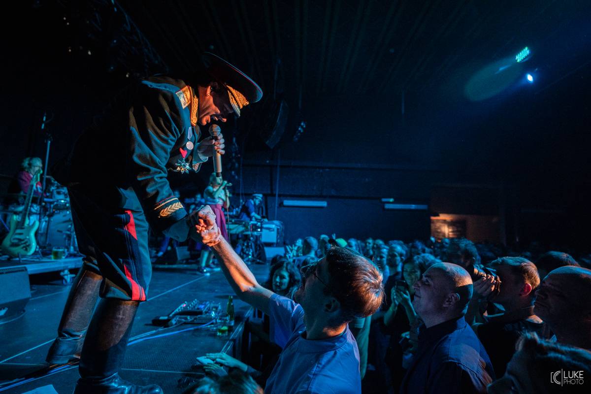 Monkey Business dorazili s Přísliby východního funku i do Brna. V klubu Fléda rozpoutali energickou show 