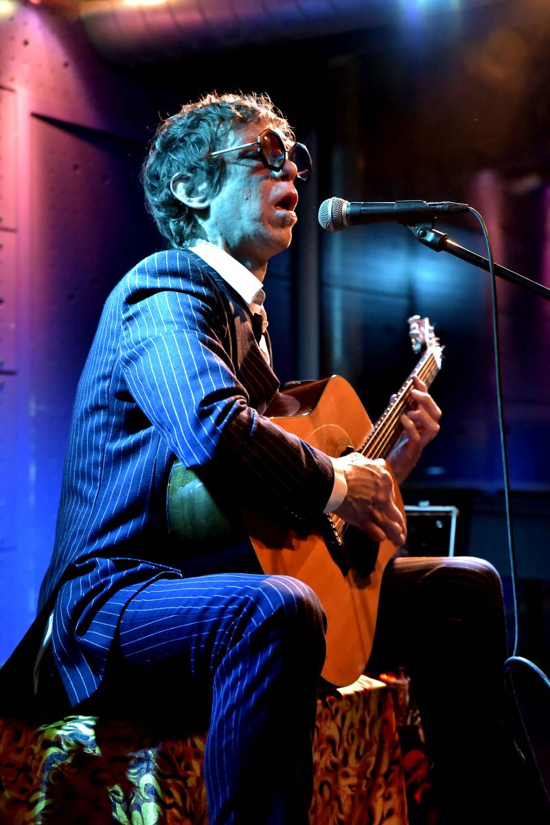 Virtuóz Justin Lavash rozdával radost v pražském Jazz Docku