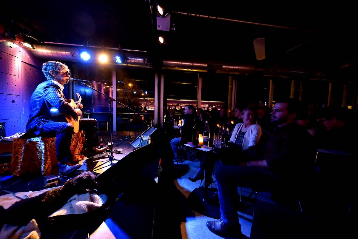 Virtuóz Justin Lavash rozdával radost v pražském Jazz Docku
