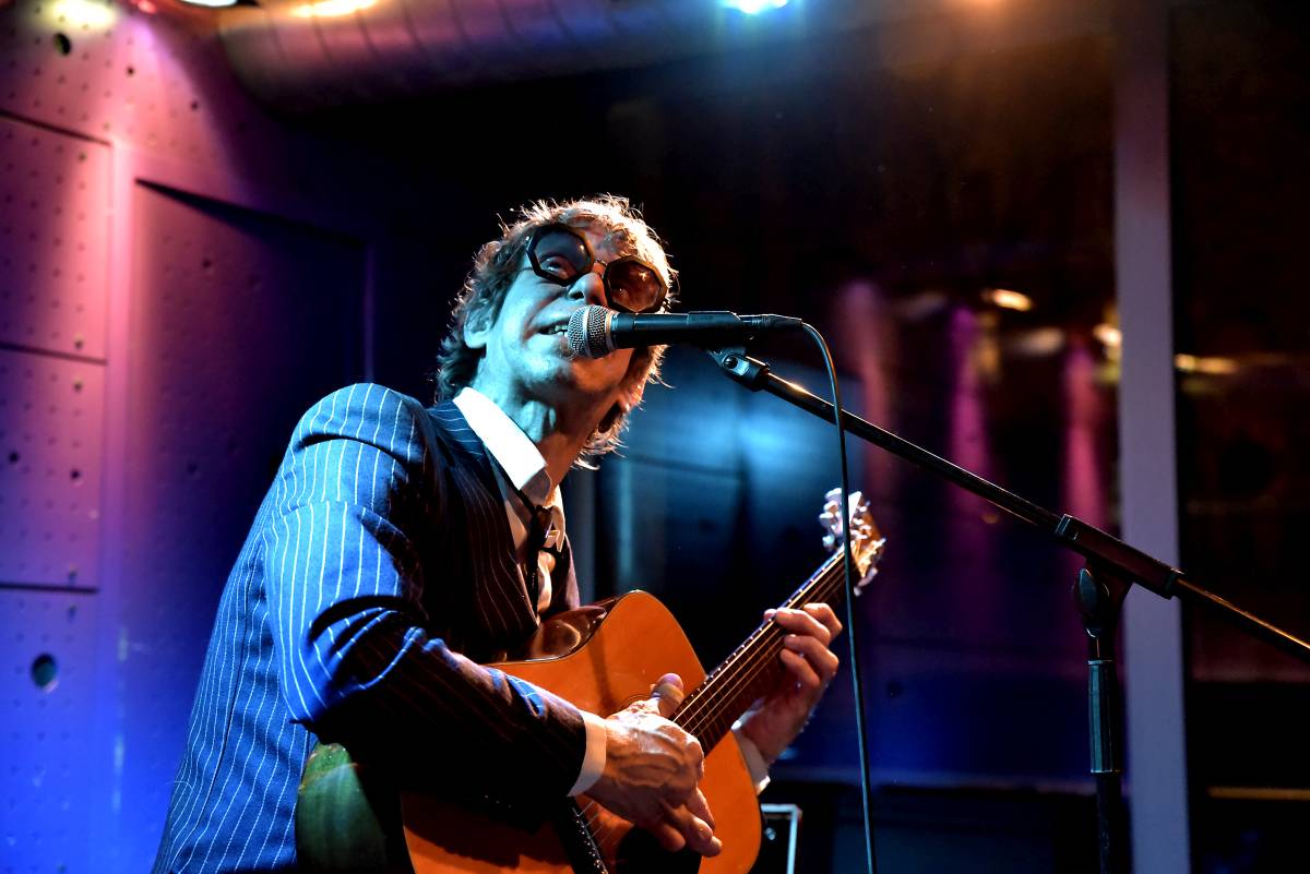 Virtuóz Justin Lavash rozdával radost v pražském Jazz Docku