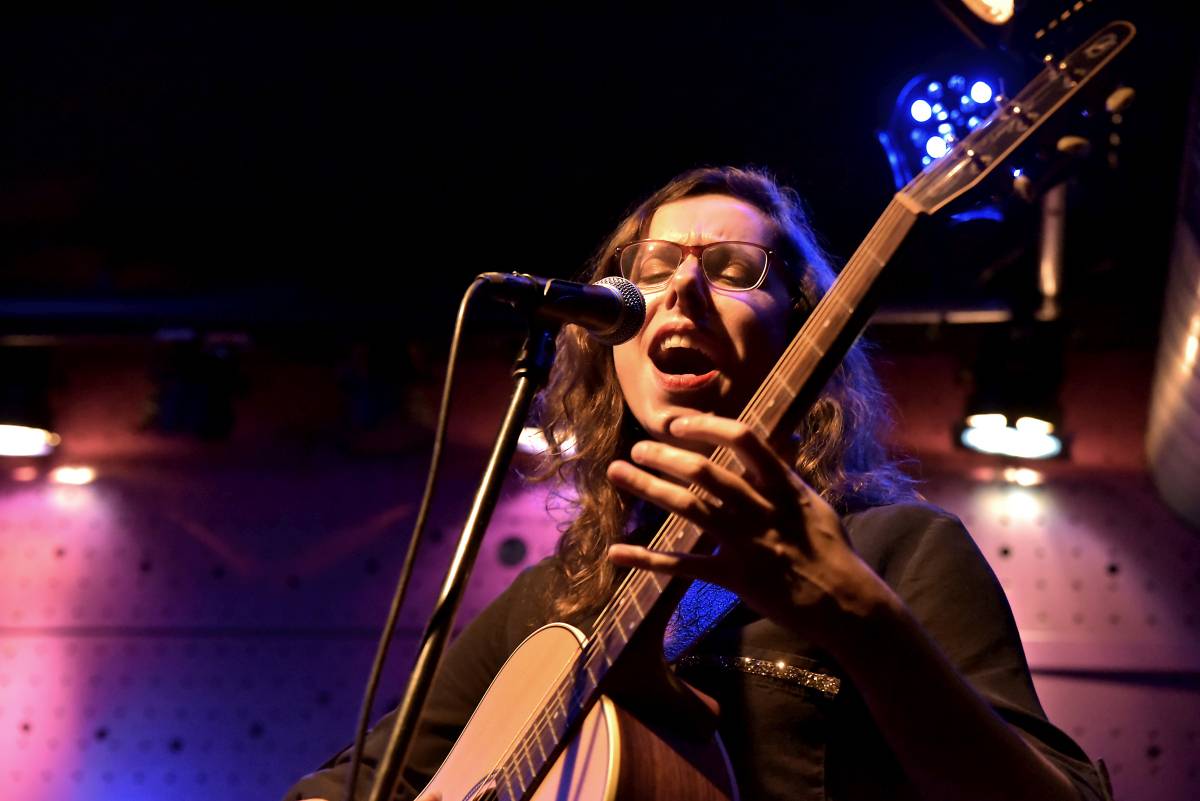 Virtuóz Justin Lavash rozdával radost v pražském Jazz Docku