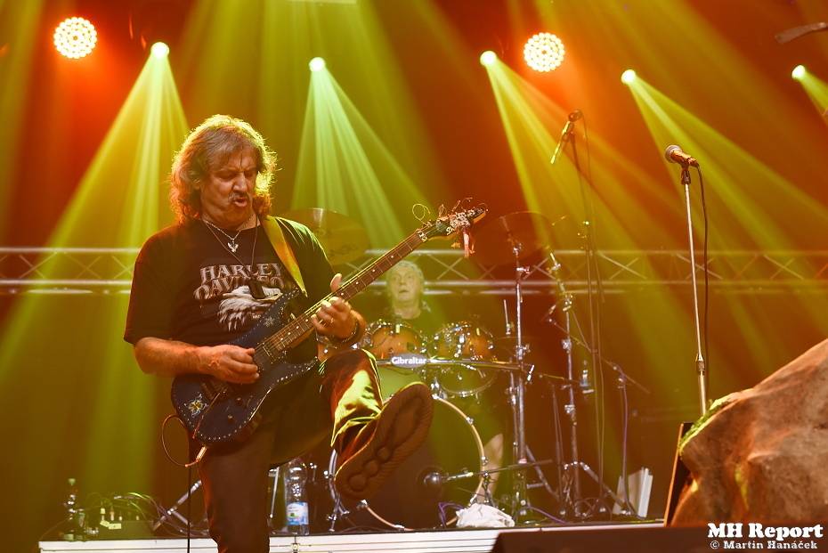 Vánoční metalový večírek v plzeňské Šeříkovce: vystoupili Ingott, Excalibur a Storm