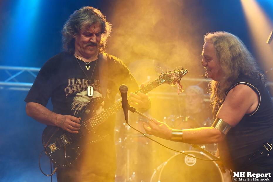 Vánoční metalový večírek v plzeňské Šeříkovce: vystoupili Ingott, Excalibur a Storm