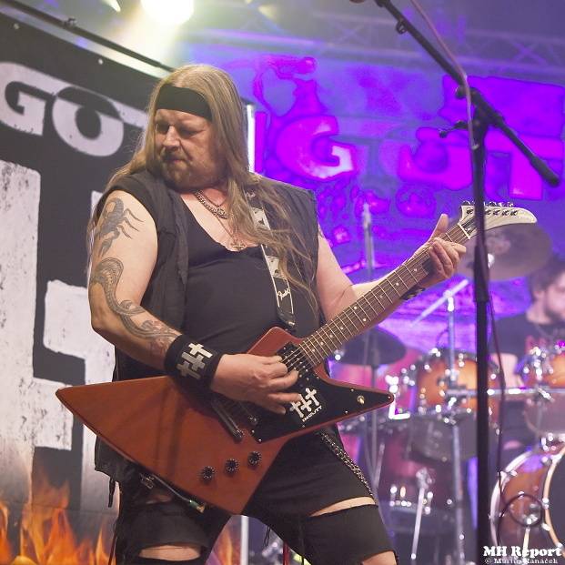 Vánoční metalový večírek v plzeňské Šeříkovce: vystoupili Ingott, Excalibur a Storm