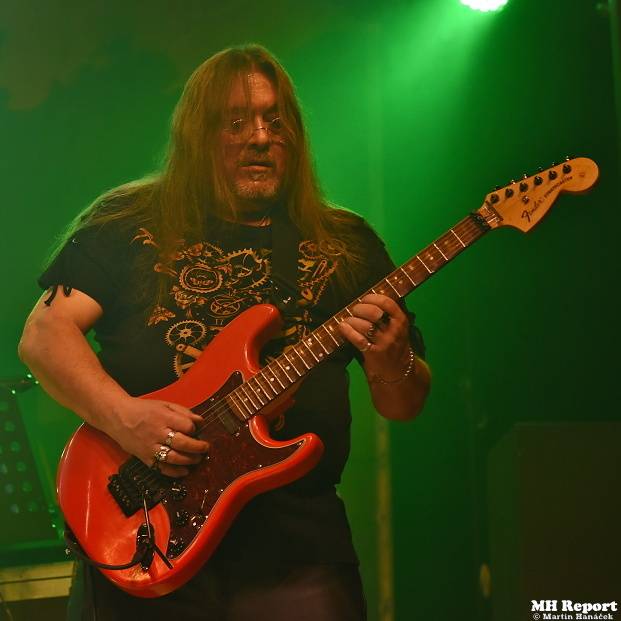 Vánoční metalový večírek v plzeňské Šeříkovce: vystoupili Ingott, Excalibur a Storm