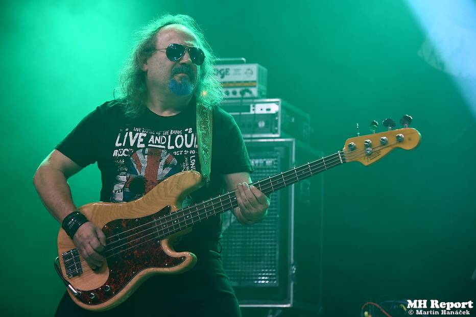 Vánoční metalový večírek v plzeňské Šeříkovce: vystoupili Ingott, Excalibur a Storm