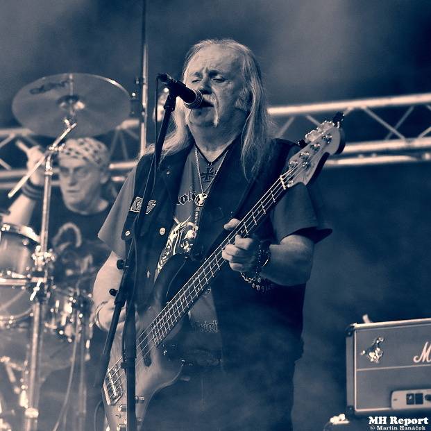 Vánoční metalový večírek v plzeňské Šeříkovce: vystoupili Ingott, Excalibur a Storm