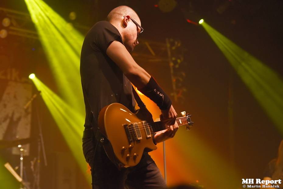 Vánoční metalový večírek v plzeňské Šeříkovce: vystoupili Ingott, Excalibur a Storm