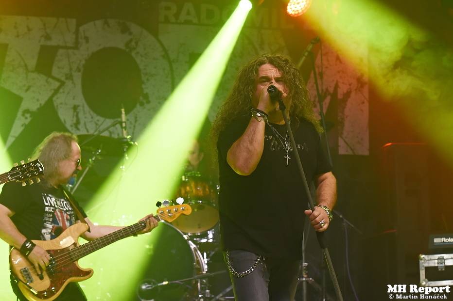 Vánoční metalový večírek v plzeňské Šeříkovce: vystoupili Ingott, Excalibur a Storm