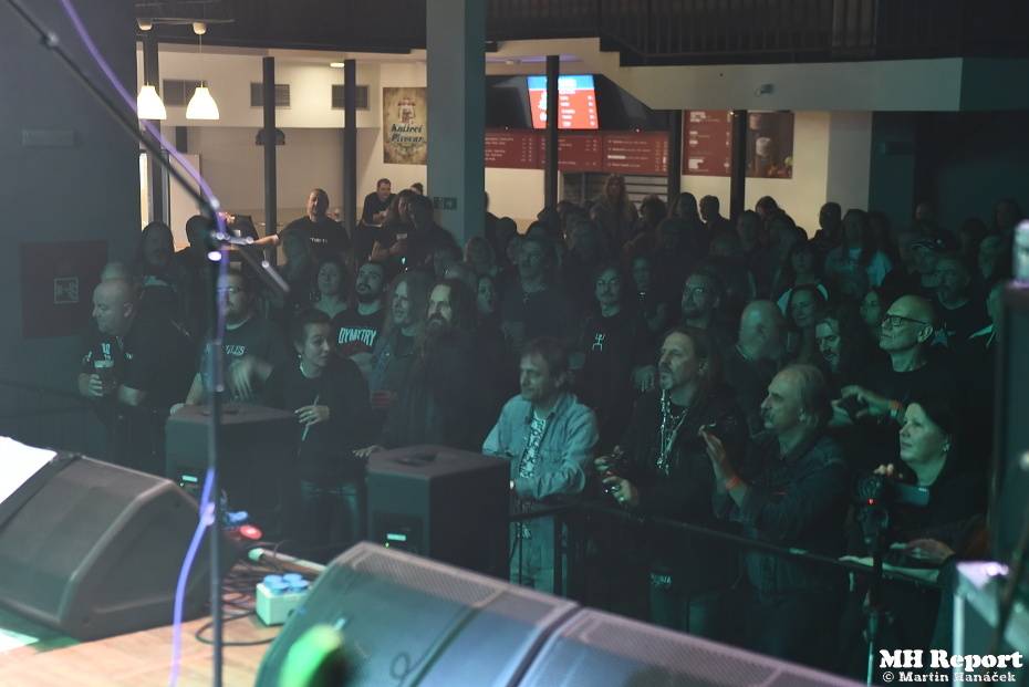 Vánoční metalový večírek v plzeňské Šeříkovce: vystoupili Ingott, Excalibur a Storm