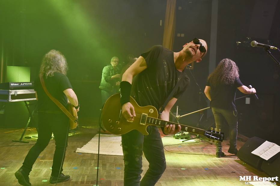 Vánoční metalový večírek v plzeňské Šeříkovce: vystoupili Ingott, Excalibur a Storm