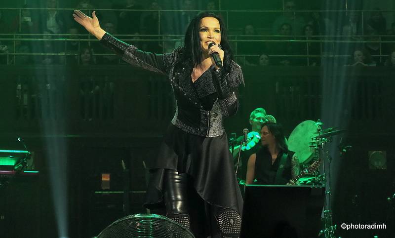 Finská metalová královna Tarja Turunen oslnila Smetanovu síň Obecního domu