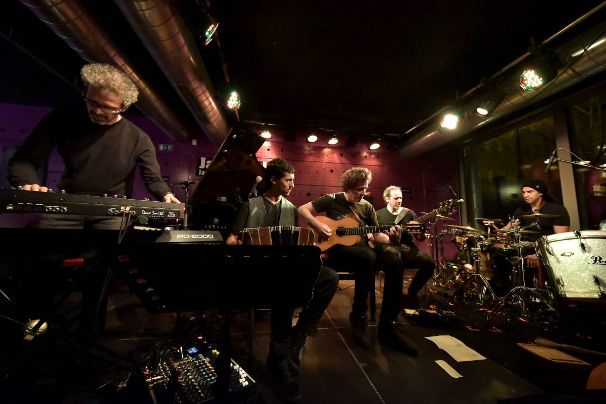 Dominic Miller a Dan Bárta na jednom podiu v Jazz Docku