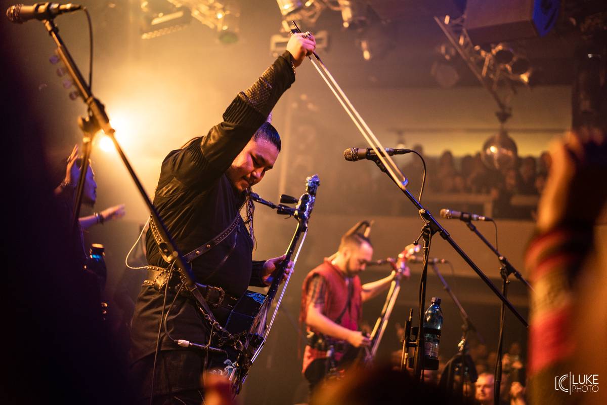 Mongolští rockeři přivezli hudbu z jiného světa. The Hu po loňském debutu na Rock for People zavítali do Prahy