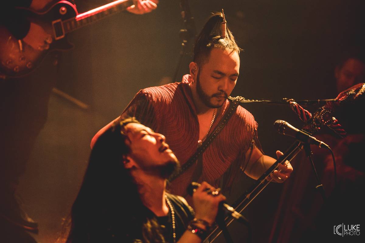 Mongolští rockeři přivezli hudbu z jiného světa. The Hu po loňském debutu na Rock for People zavítali do Prahy