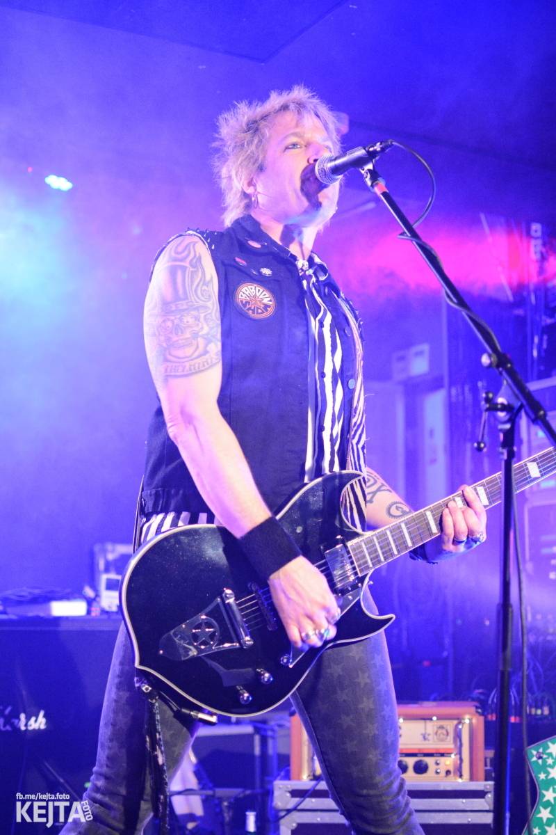 UK Subs se svou punkovou smrští po roce znovu rozproudili pražské Rock Café