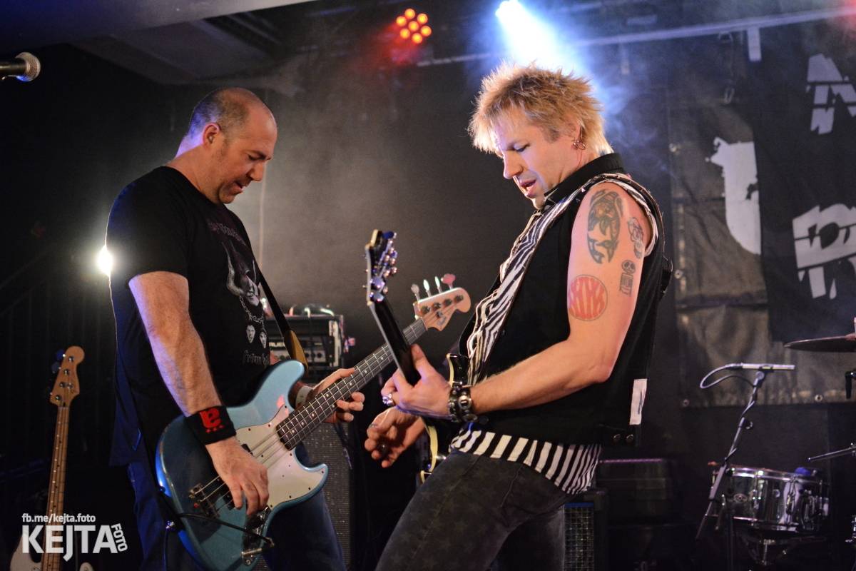 UK Subs se svou punkovou smrští po roce znovu rozproudili pražské Rock Café