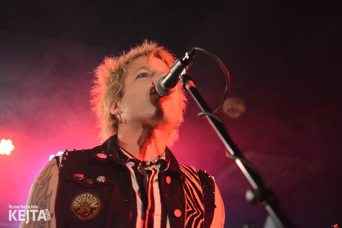 UK Subs se svou punkovou smrští po roce znovu rozproudili pražské Rock Café