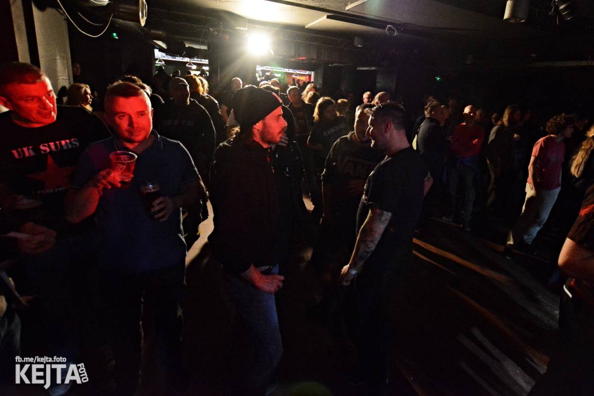 UK Subs se svou punkovou smrští po roce znovu rozproudili pražské Rock Café