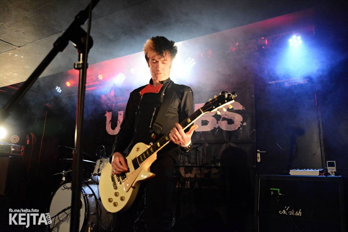 UK Subs se svou punkovou smrští po roce znovu rozproudili pražské Rock Café