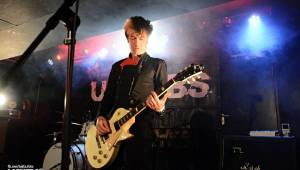 UK Subs se svou punkovou smrští po roce znovu rozproudili pražské Rock Café