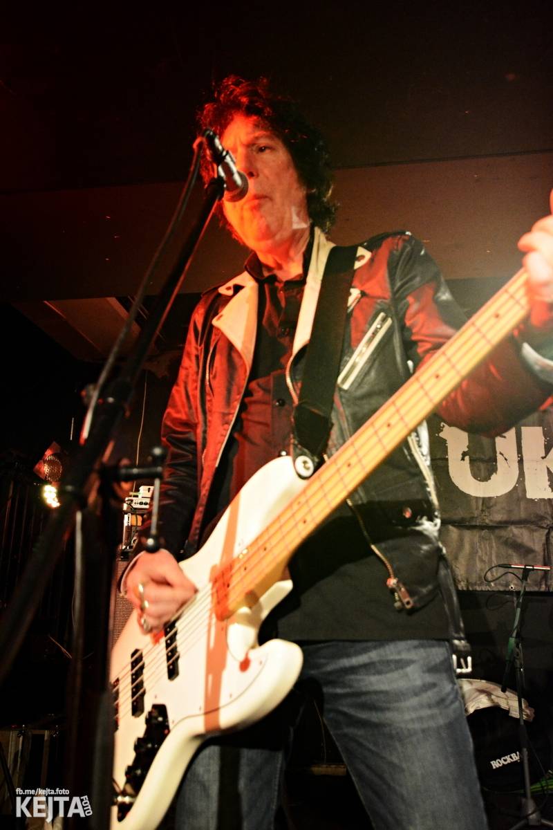 UK Subs se svou punkovou smrští po roce znovu rozproudili pražské Rock Café