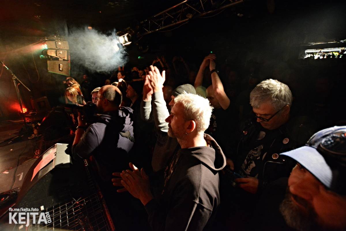 UK Subs se svou punkovou smrští po roce znovu rozproudili pražské Rock Café