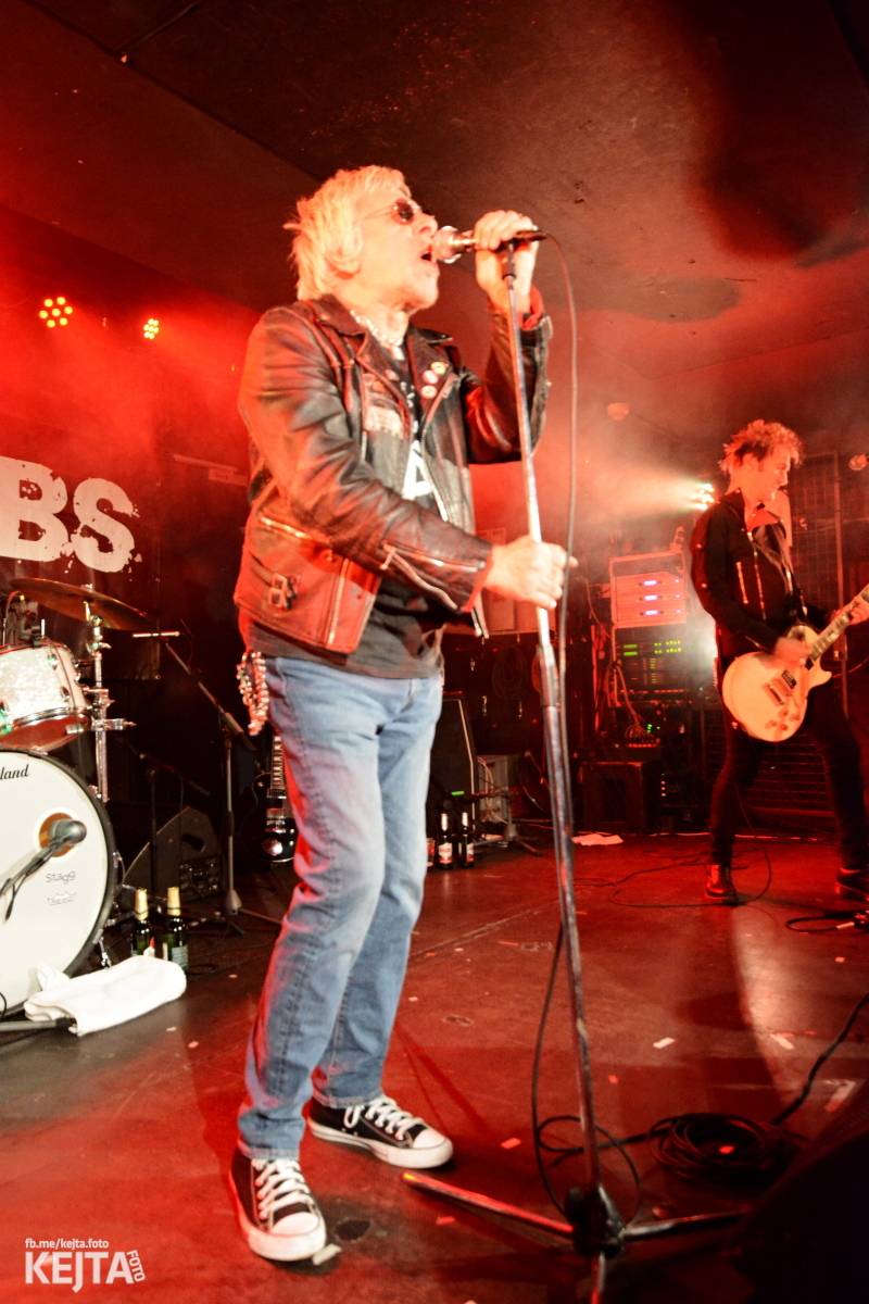 UK Subs se svou punkovou smrští po roce znovu rozproudili pražské Rock Café