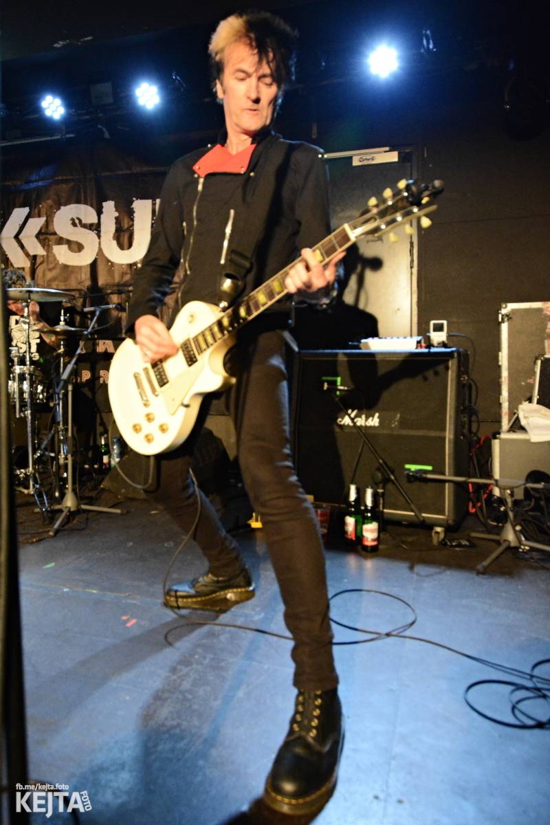 UK Subs se svou punkovou smrští po roce znovu rozproudili pražské Rock Café