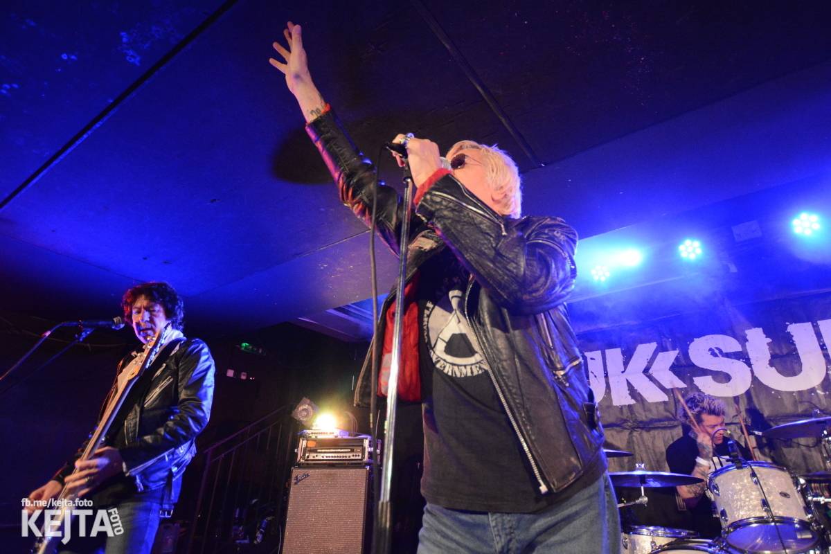 UK Subs se svou punkovou smrští po roce znovu rozproudili pražské Rock Café
