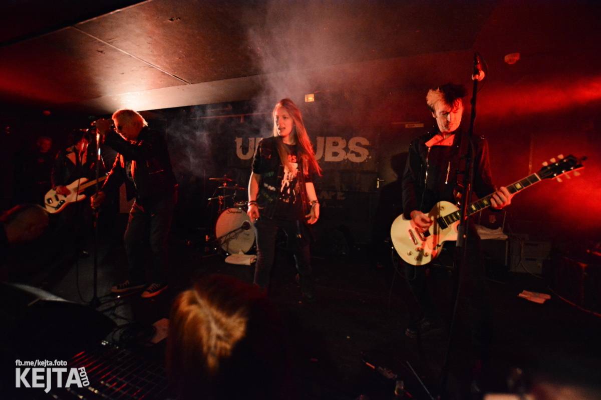 UK Subs se svou punkovou smrští po roce znovu rozproudili pražské Rock Café