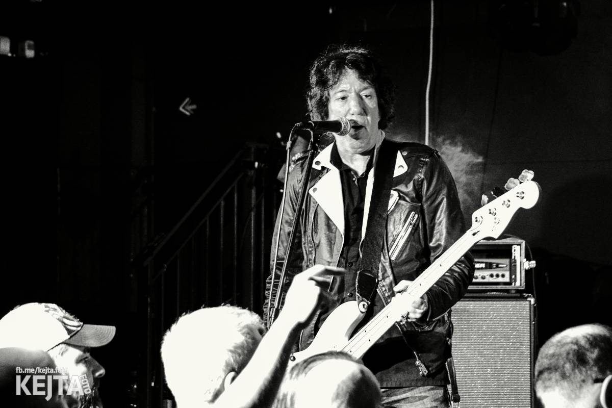 UK Subs se svou punkovou smrští po roce znovu rozproudili pražské Rock Café