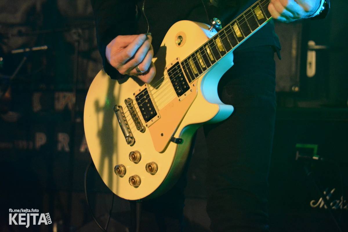 UK Subs se svou punkovou smrští po roce znovu rozproudili pražské Rock Café